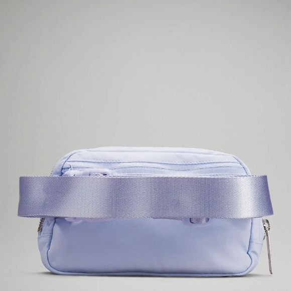 Everywhere Belt Bag pastel blue NWT - Picture 2 of 6
